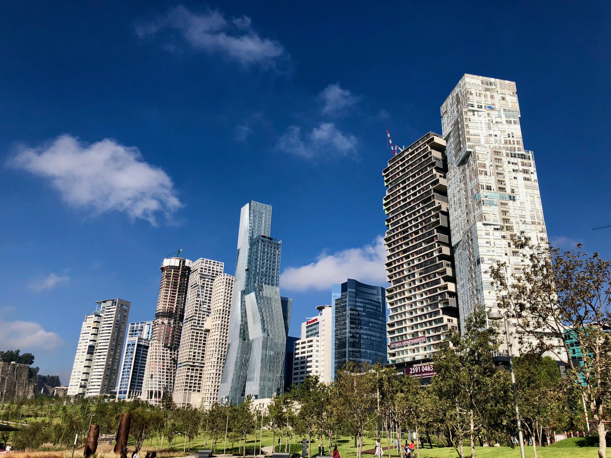 Al adquirir una propiedad en zonas de alta demanda, entender los factores que determinan la plusvalía es esencial para asegurar que su patrimonio crezca con el tiempo.